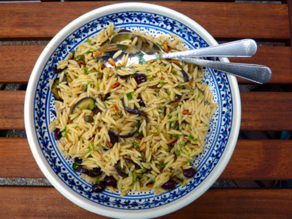 orzosalade met aubergines