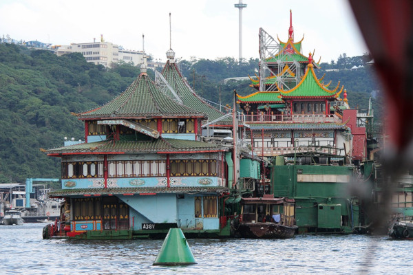floating restaurant hongkong