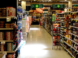 supermarkt schappen