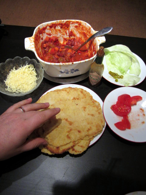 chili met tortillas