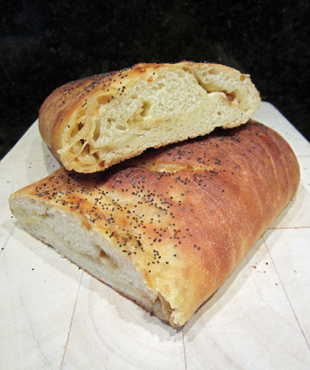 aardappelbrood met kaas en uien