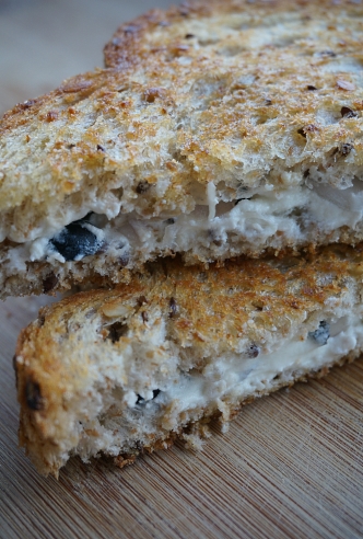 tosti-geitenkaas-olijven