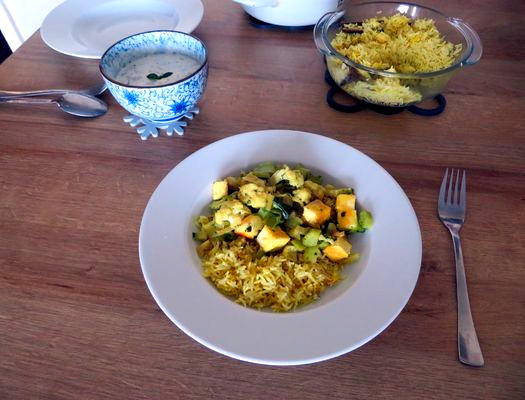 Milde bloemkoolcurry met paneer en safraanrijst