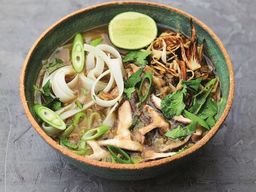 Pho met shiitake en krokante prei intro