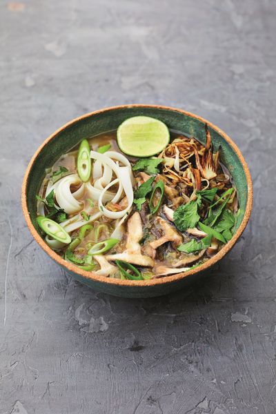 Pho met shiitake en krokante prei