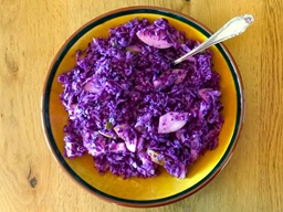 Rode koolsaladeklein